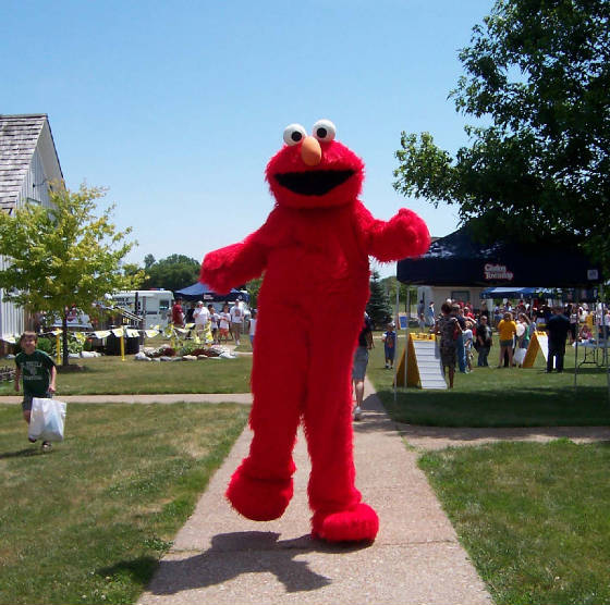 2_9Ft_Elmo_9.jpg