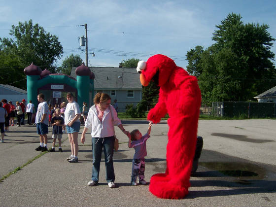 2_9Ft_Elmo_9.jpg