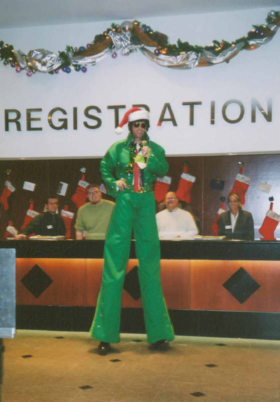 8FT.-ELVIS-GREEN-X-MAS-scanner-35mm-pics-02.jpg