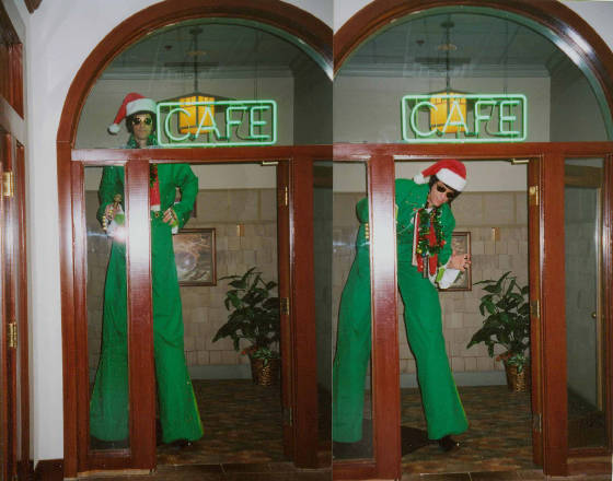 8FT.-ELVIS-GREEN-X-MAS-scanner-35mm-pics-03.jpg