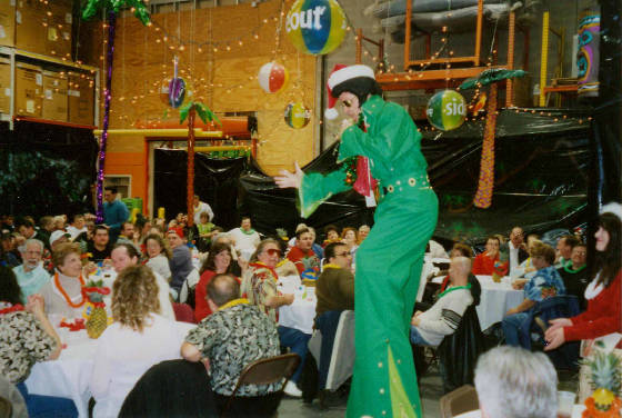 8FT.-ELVIS-GREEN-X-MAS-scanner-35mm-pics-08.jpg