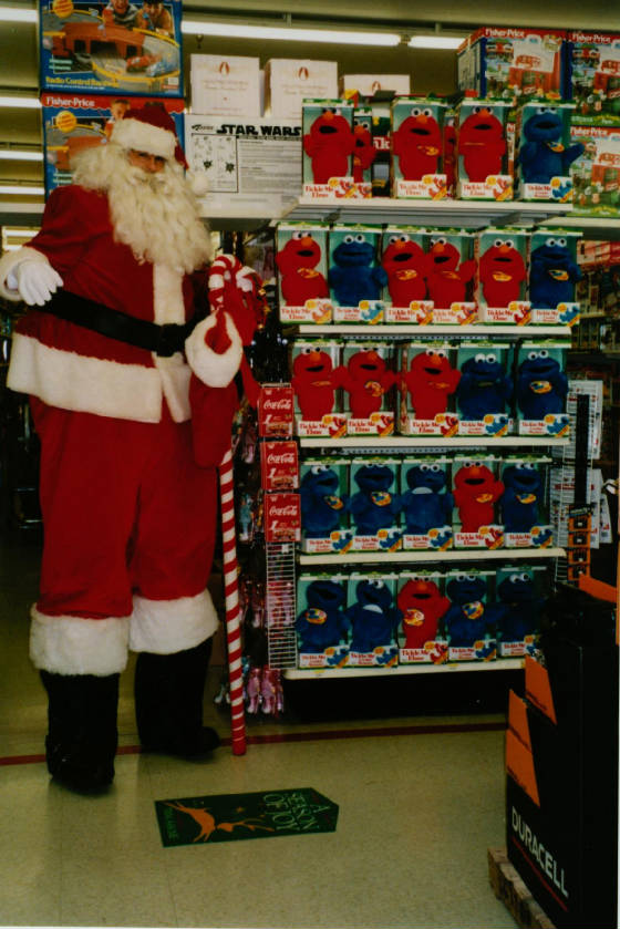 8FT.SANTA-WAL-MART3.jpg