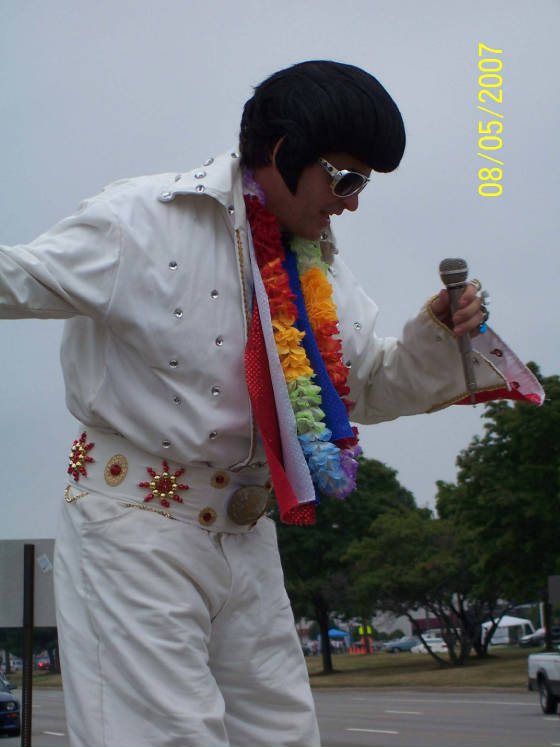 8ft_Elvis__599c.jpg