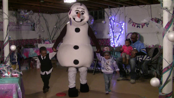 SnowmanGuy_2kids_122014d.jpg