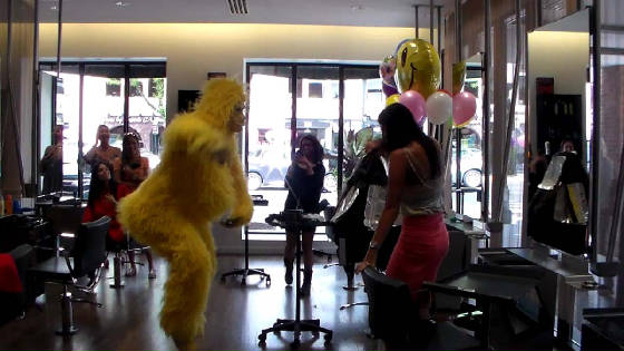 Yellow_Gorilla_BeautySalon_900z.jpg