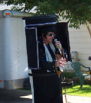 box-elvis-white-04.jpg