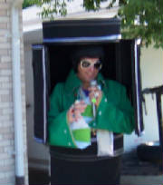 box-elvis-white-04.jpg