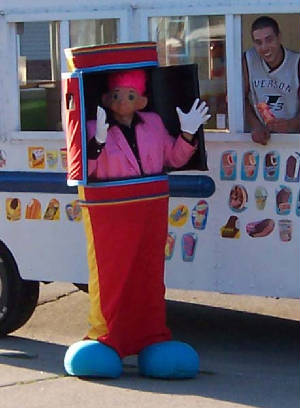 box-pink-troll-05.jpg