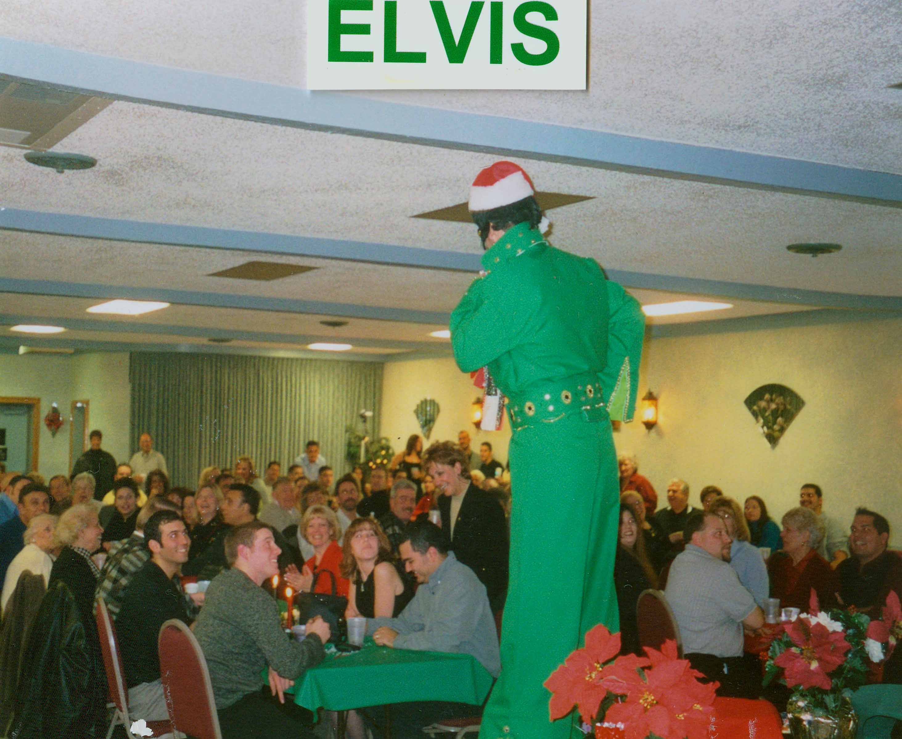 8FT.-ELVIS-GREEN-X-MAS-scanner-35mm-pics-08.jpg