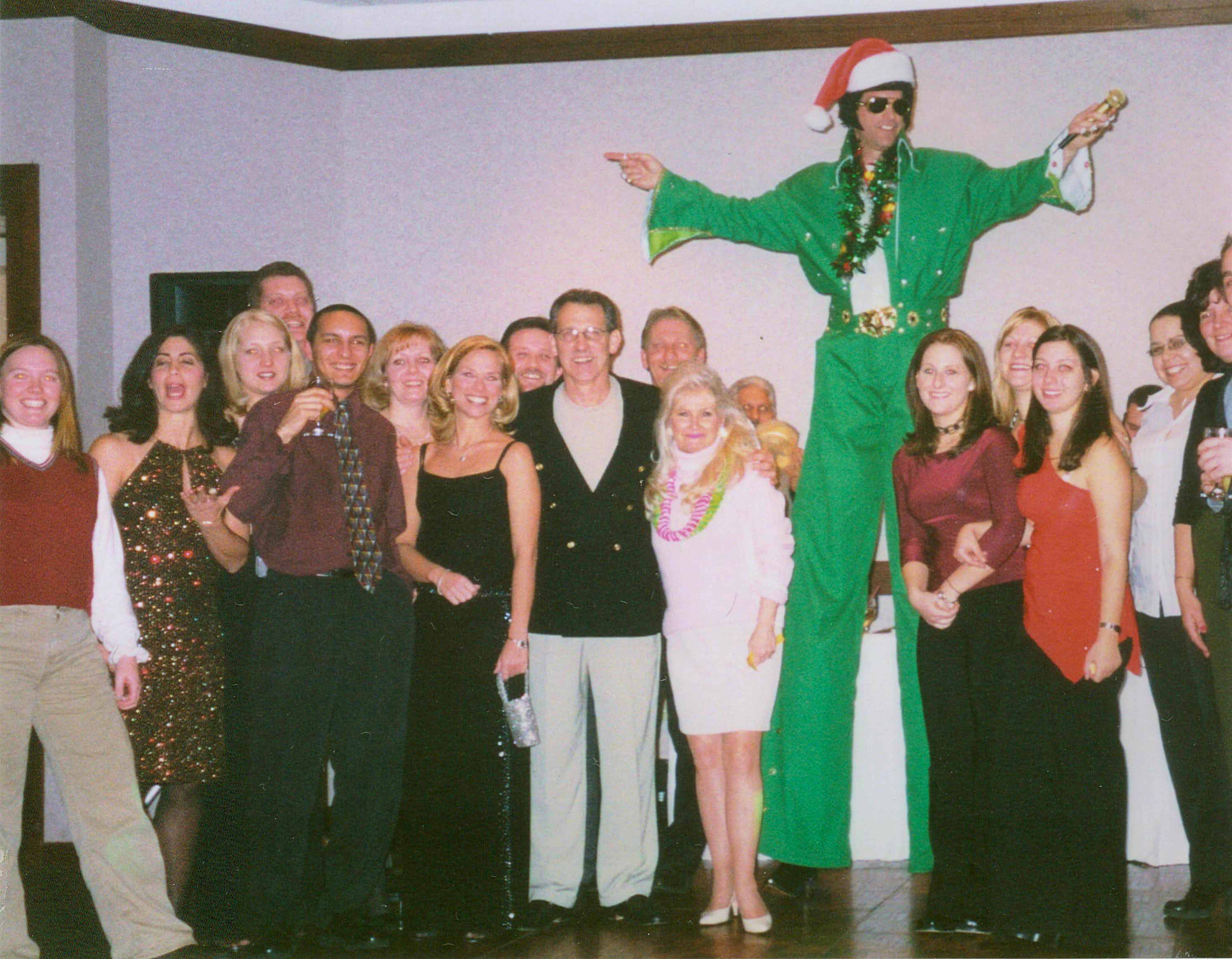 8FT.-ELVIS-GREEN-X-MAS-scanner-35mm-pics-08.jpg