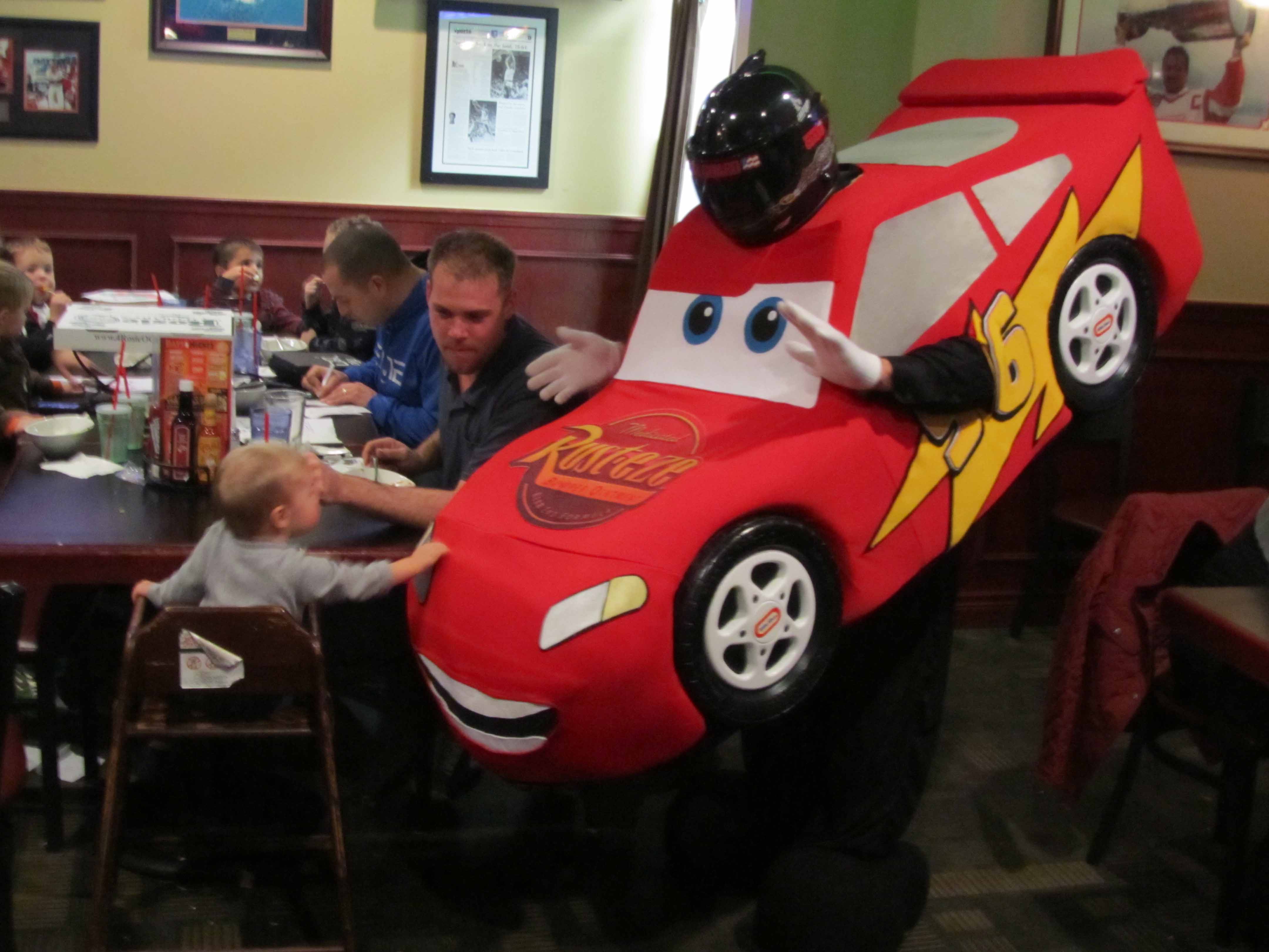 car-kid-restaurant199.JPG